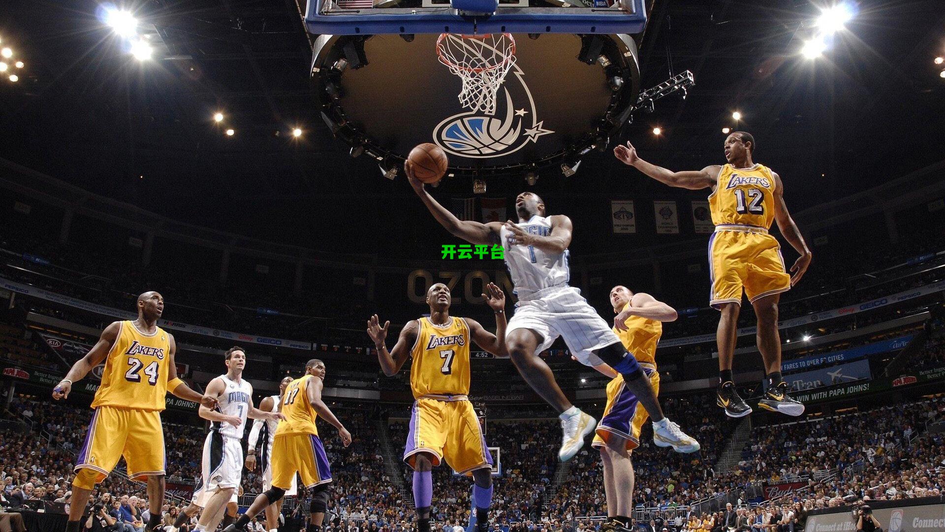 NBA季后赛激战正酣 东西部豪强上演巅峰对决