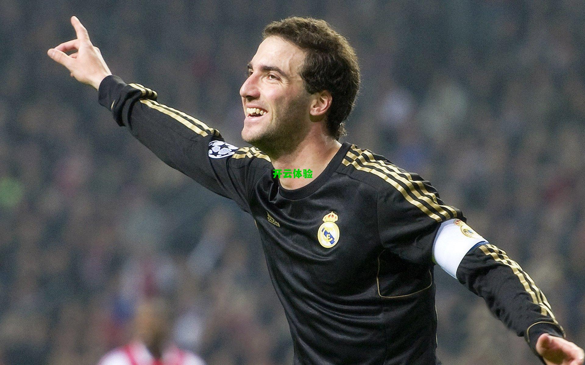 昔日搭档回忆引爆笑点,内维尔怪声名场面再成焦点